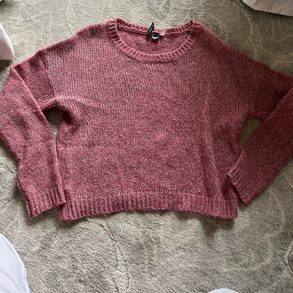 H&M Sweaters - Free with purchase - H&M knit crop sweater
